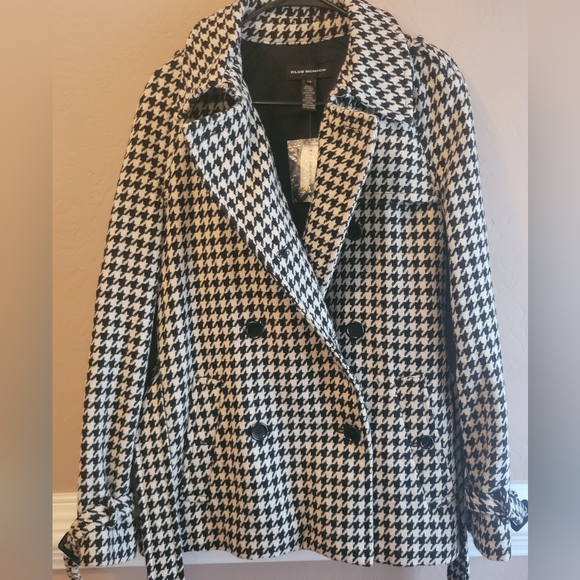 Beautiful Club Monaco Pea Coat Houndstooth pattern - Picture 9 of 15